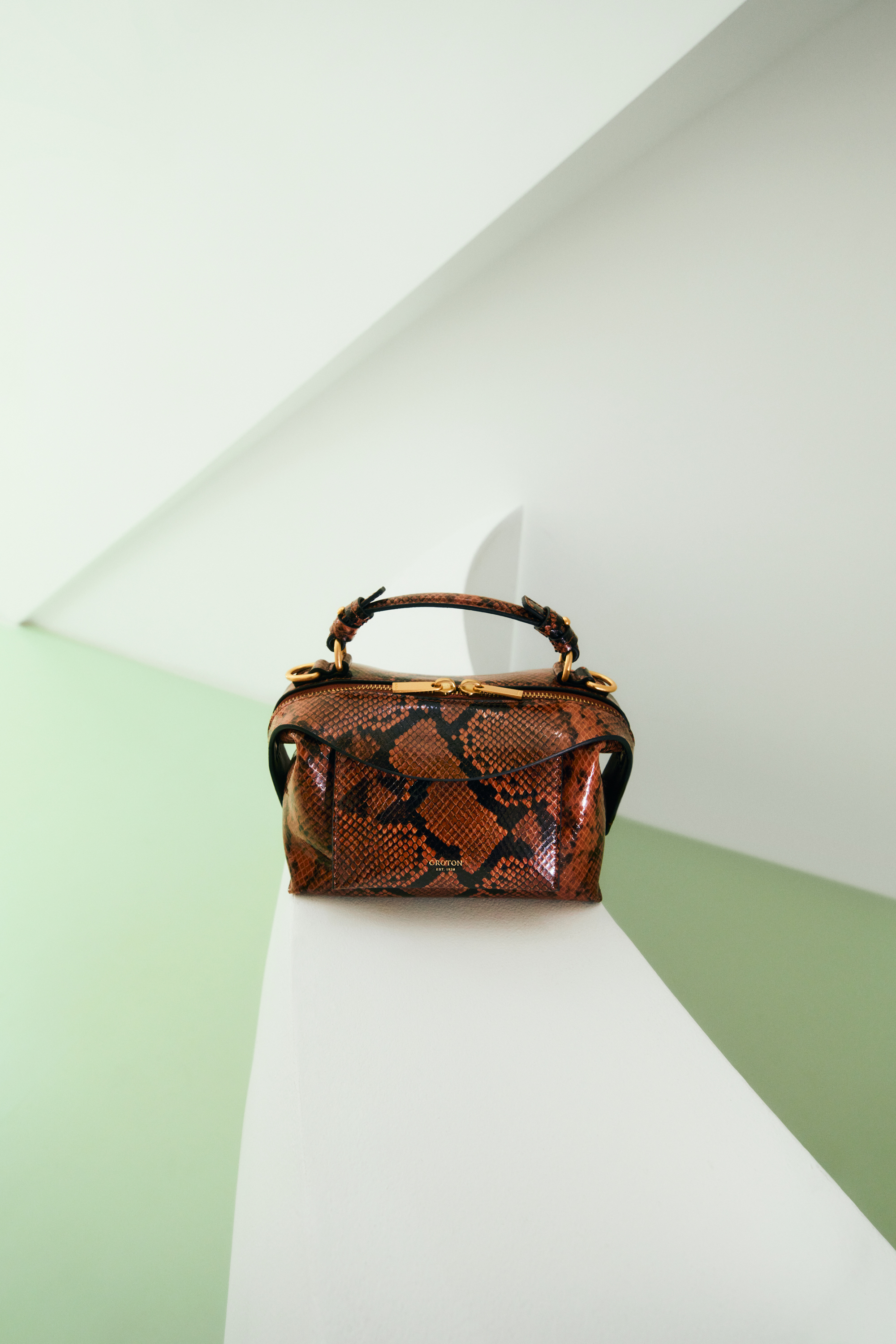 メナード　デフィレ　ミラ　ショートパレット Mica Mini Bowler - North Sea | Oroton
